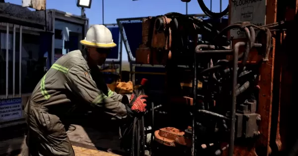 Gremio petrolero advierte que lanzará un paro que podría afectar el abastecimiento de nafta y gasoil en todo el país