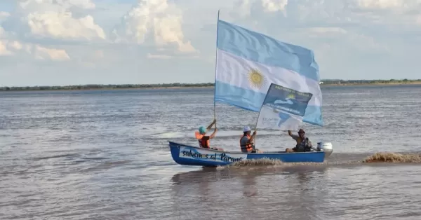 Remar contracorriente: comenzó la travesía en remo desde Formosa a Rosario en defensa del Río Paraná