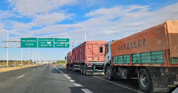 Autopista Rosario-Santa Fe: Por la obra del tercer carril se implementan desvíos para camiones