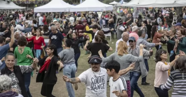 Pastelitos, tango y vermut: Rosario celebra el 25 de Mayo con diversas propuestas culturales y gastronómicas