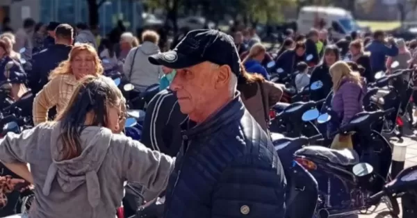 “Plan Platita” versión Puerto: De Grandis sigue apostando al clientelismo y entrega motos con fondos públicos a días de las elecciones