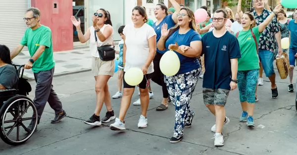 Este viernes habrá una caminata bajo las estrellas que terminará en una peña folklórica en el Parador Turístico