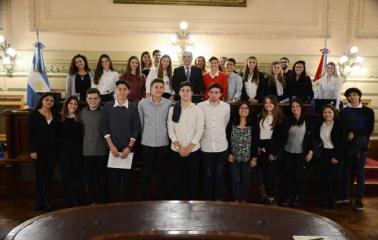 El Colegio San Carlos concluyó el programa Jóvenes al Senado y participó de una sesión simulada