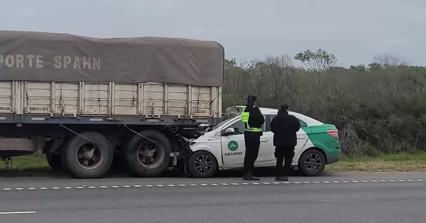 Accidente fatal en autopista: murió un automovilista tras chocar de atrás a un camión