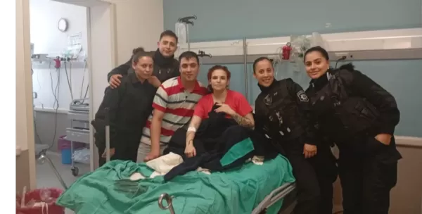 Efectivos policiales asistieron a una mujer que dio a luz en su casa de zona sur de Rosario