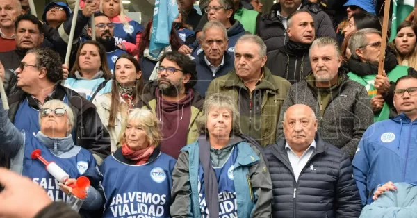 Movilización en Vialidad Nacional contra el desmantelamiento del organismo “Milei gobierna para un 20% de la Argentina”