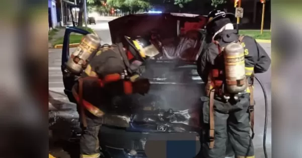 San Lorenzo: un automóvil se incendió en la madrugada de este sábado 