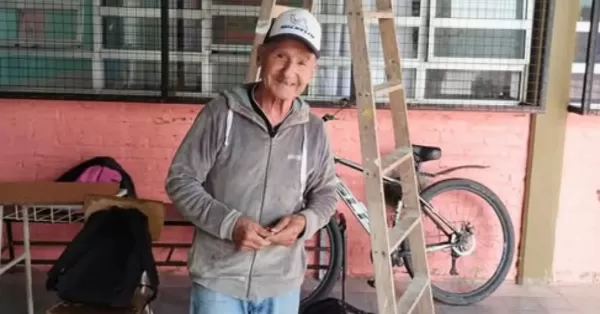 La historia de Ramón, el jubilado que decidió colaborar voluntariamente con los arreglos en una escuela de San Lorenzo 