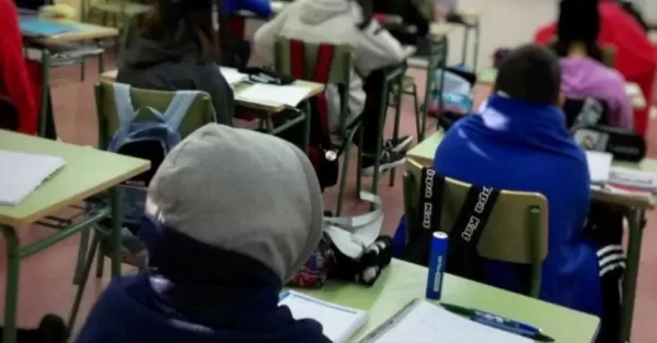 Ola polar: gremio docente denuncia falta de condiciones edilicias y exige suspender las clases por el frío