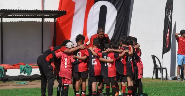 Uno de los padres de los chicos suspendidos en Newell’s señaló que la decisión fue tomada en abril y no fue consensuada con ellos