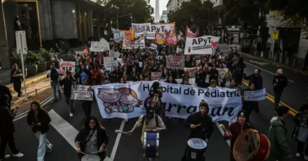 Realizan paro y movilización este jueves en apoyo al Hospital Garrahan