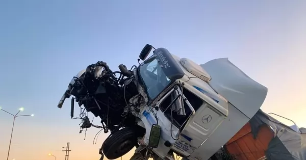 Cañada de Gómez: Impresionante choque entre dos camiones en en el cruce de las rutas 9 y 91