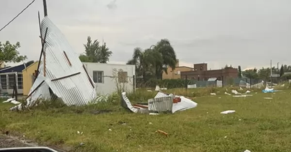 Un gran temporal azotó la localidad de Roldán y causó destrozos 