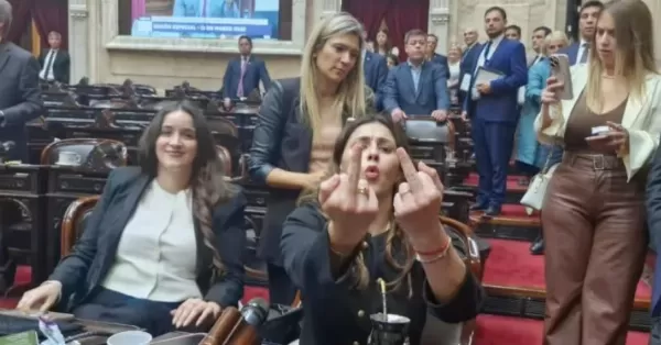 Escándalo en el bloque de La Libertad Avanza con empujones e insultos entre los diputados