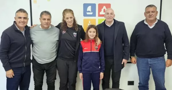 San Lorenzo: la nadadora Emilia Bäer fue declarada Deportista Destacada de la ciudad