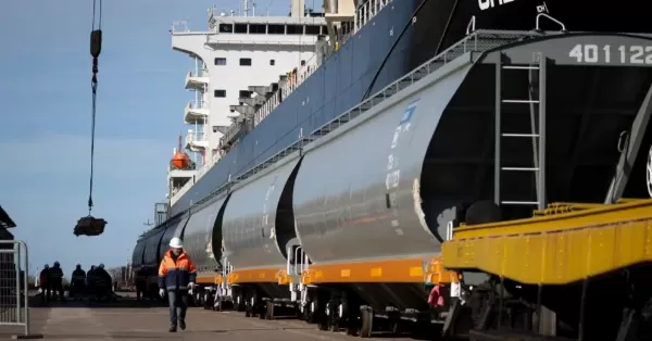 Viterra, ACA y Cofco invierten en 180 vagones chinos para el Belgrano Cargas