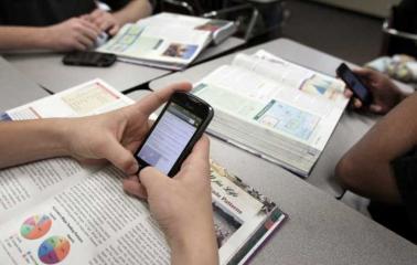 Un estudio revela que los celulares reemplazaron a las netbooks en el aula