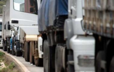 El paro de transportistas de cereales paraliza desde hoy a 180.000 camiones
