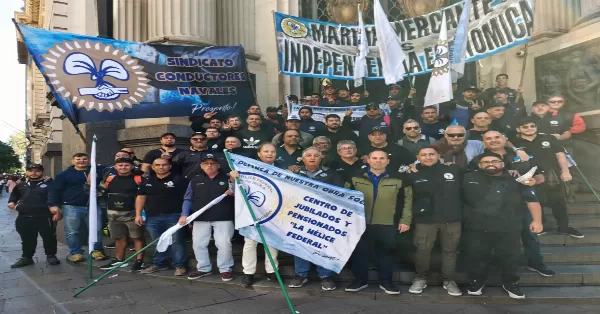 Con una multitudinaria marcha en Rosario y protestas en Santa Fe los gremios navales llamaron a defender la Marina Mercante