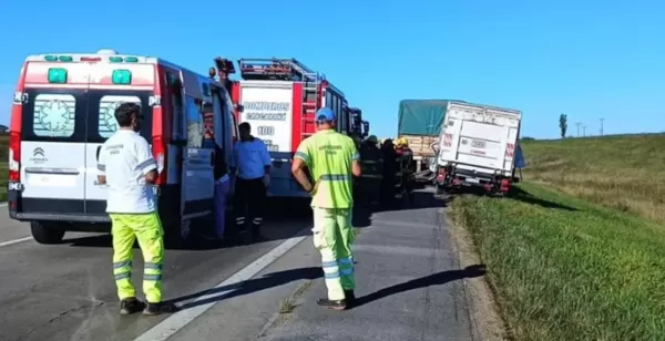 Un hombre murió tras un choque entre camiones en la autopista Rosario Córdoba altura de Carcarañá