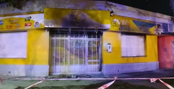Un cortocircuito desató un incendio en un comercio céntrico de Timbúes