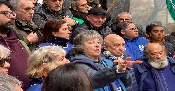 Multitudinaria marcha de trabajadores por el cierre de Vialidad Nacional