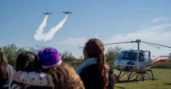 La Fuerza Aérea se hizo presente en San Lorenzo y desplegó su aviación y su historia