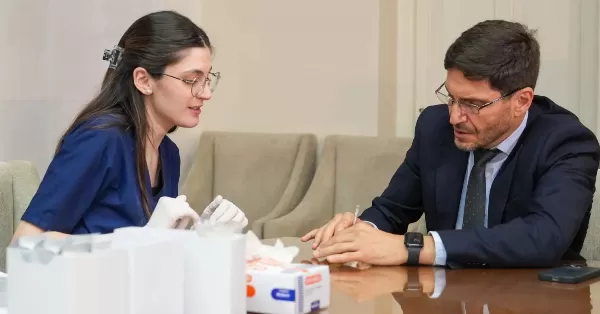 Pullaro se sometió a un narcotest y lanzó controles antidroga obligatorios y sorpresivos para toda la fuerza de seguridad