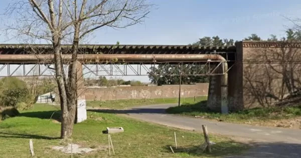 Puerto: hallaron un cuerpo sin vida debajo de un puente ferroviario e investigan posible accidente 