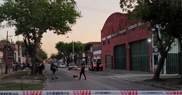 Un ataque a tiros en Rosario dejó a un muerto y tres heridos