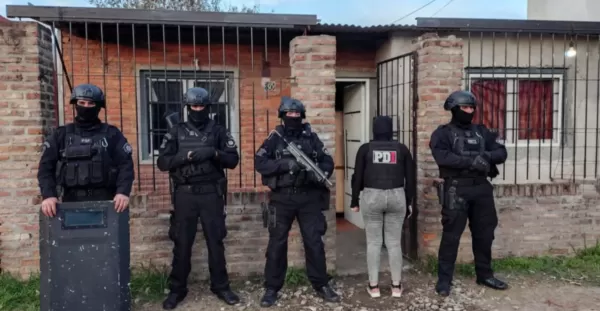 Un joven fue detenido en Baigorria tras allanamientos por amenazas con armas