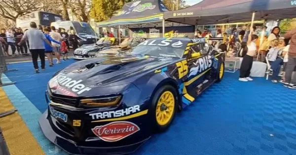 Vuelve la Expo Motor a Capitán Bermúdez: Cuatro bandas y cientos de autos en exposición