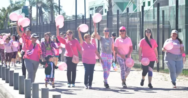 Puerto se sumó al Octubre Rosa con una caminata saludable 