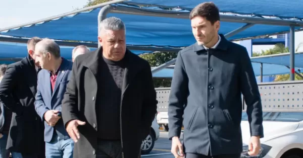 El Chiqui Tapia y Pullaro protagonizaron un amistoso encuentro en la AFA con una lectura paralela a nivel nacional
