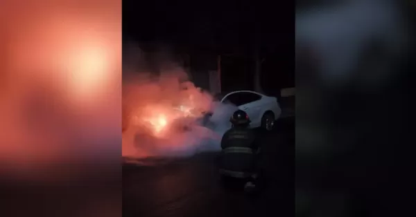 Se incendió un auto durante la madrugada en San Lorenzo 