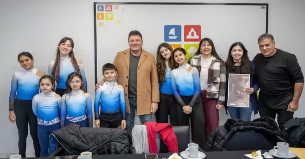 San Lorenzo: Raimundo entregó reconocimientos a un equipo de Patín que se destaca a nivel regional