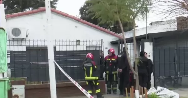 Capitán Bermúdez: Vecinos denuncian robos en la casa donde murió una pareja con su bebé en un incendio