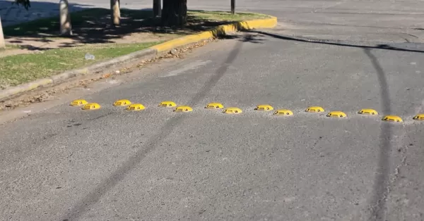 San Lorenzo: comenzaron a retirar las tachas viales en distintas arterias de la ciudad