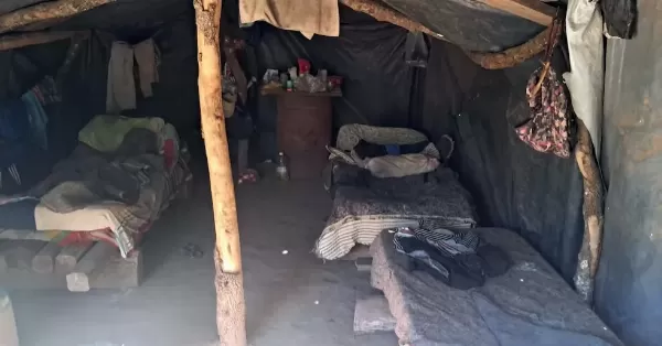 Explotación laboral en Santiago del Estero: diez trabajadores dormían sobre pallets, sin baño, y ganaban 150 mil pesos