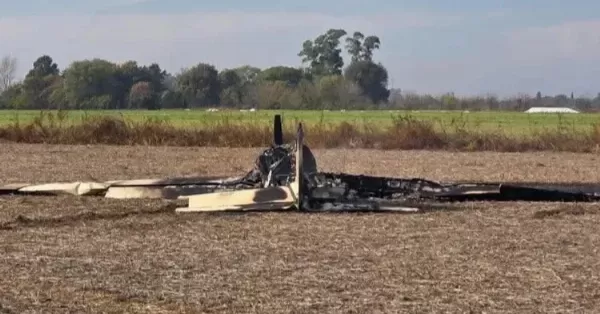 Investigan el aterrizaje de otra avioneta que apareció quemada en un campo cerca de Pergamino