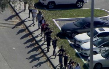 Al menos 17 muertos tras un tiroteo en escuela de Florida
