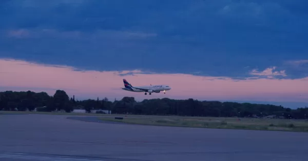 El Aeropuerto de Rosario recuperó los vuelos directos a Lima a través de Latam