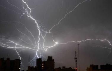 El SMN emitió un alerta meteorológico por tormentas fuertes para la región