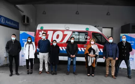 La provincia entregó dos ambulancias de alta complejidad en Granadero Baigorria y Rosario