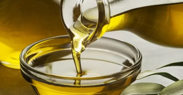 Advierten sobre unidades falsificadas de reconocida marca de aceite de oliva