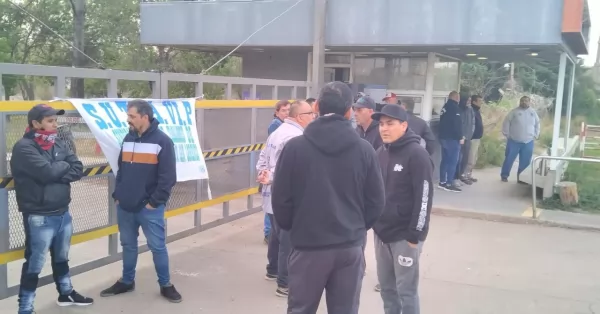 Reclamo y protesta en el predio de Ar Zinc por el despido de 16 vigiladores