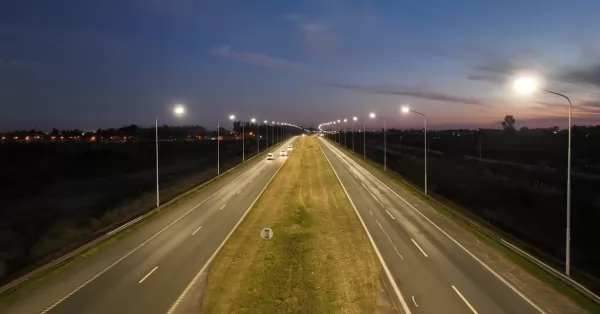 Balearon a un motociclista para robarle en la Autopista Rosario - Santa Fe a la altura de Beltrán         