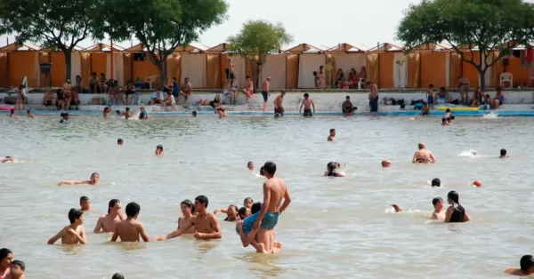 Bahía Blanca: un adolescente de 15 años murió ahogado en un natatorio municipal