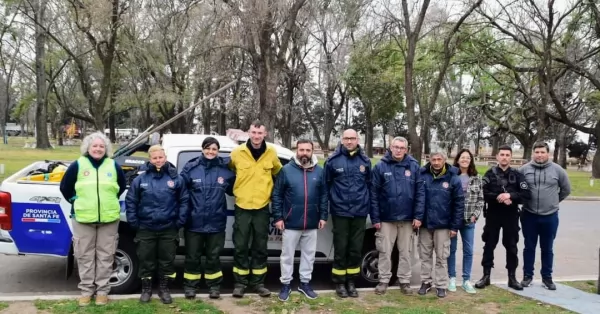 Brigadistas que combaten los incendios de las islas se alojan en el Parque Recreativo Municipal de Puerto