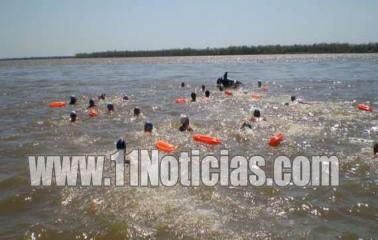 Cruce del rio 2012 en Capitán Bermúdez